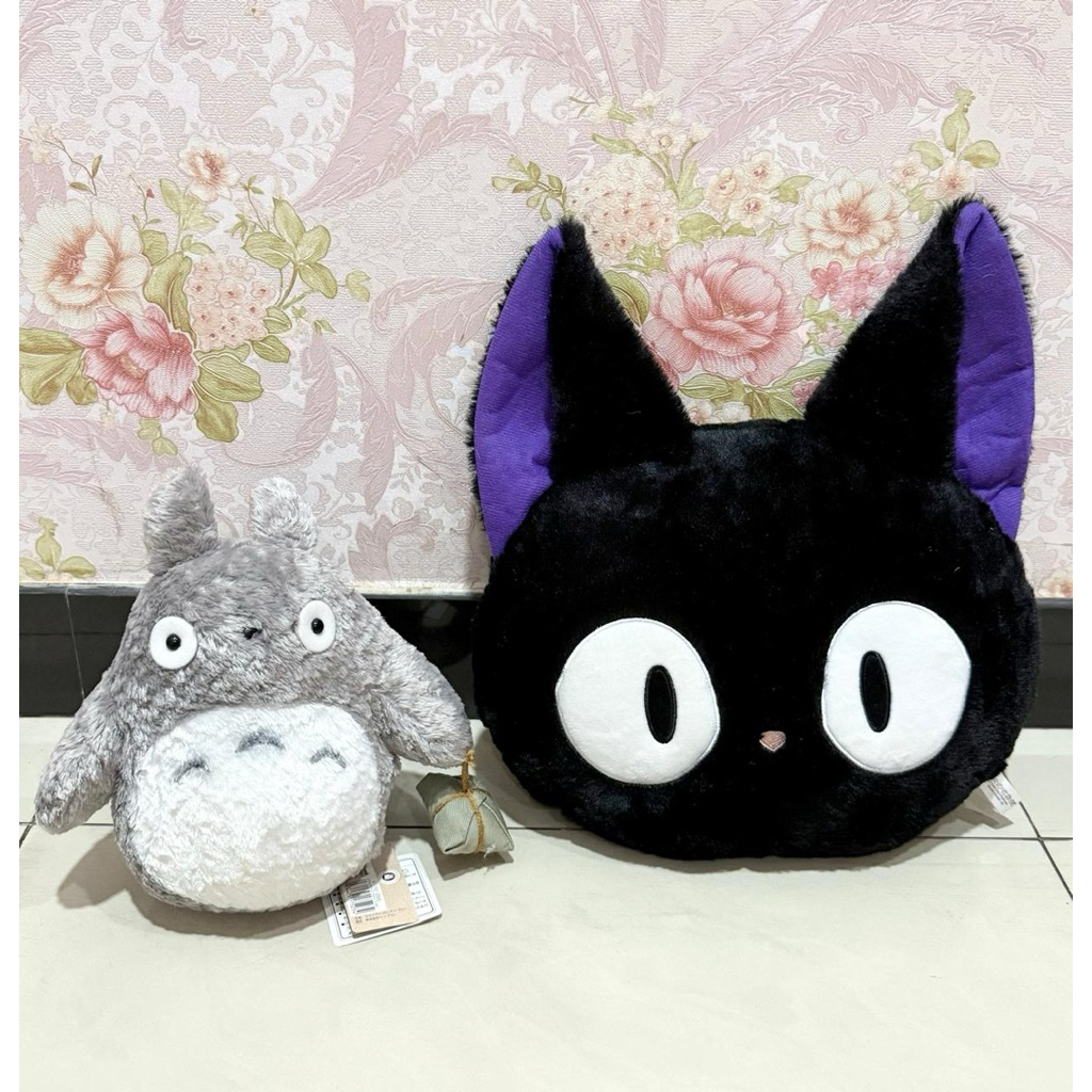 Boneka & Ganci Plushie Totoro Ghibli, Jiji Cat, Catbus & Susuwatari Ghibli Sun Arrow