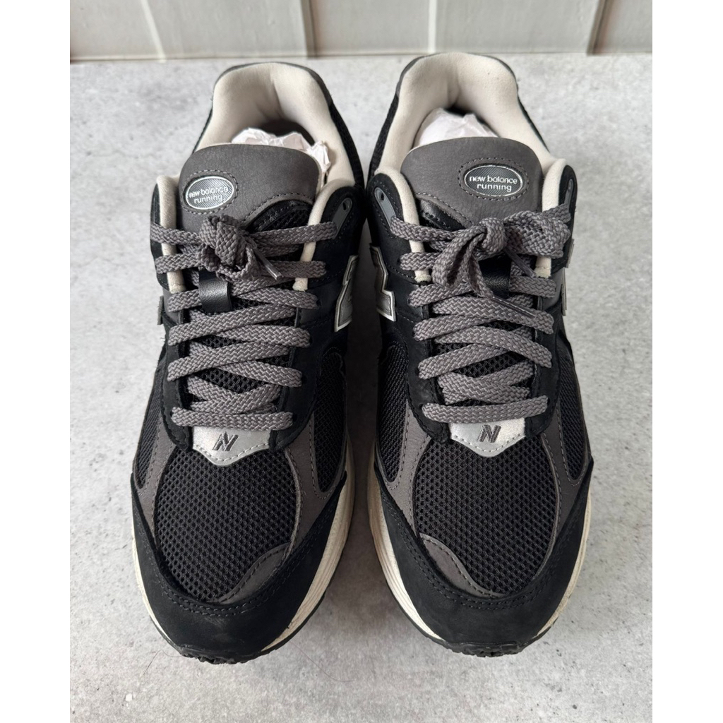 sepatu sneakers pria seken bekas preloved 2002r black size 44