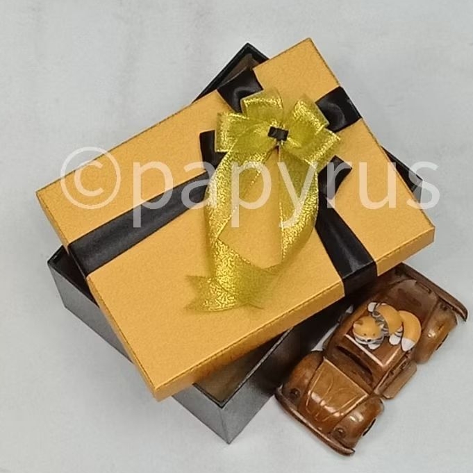 

PAPYRUS Kombinasi 15x20 Tinggi 5cm Kotak Kado Gift Box V1