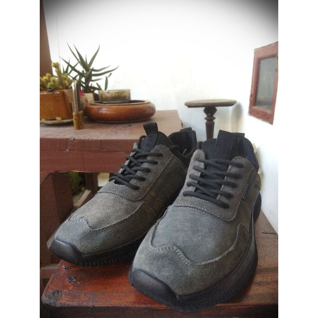 sepatu sneakers seken brand BFL Outdoor sz 41