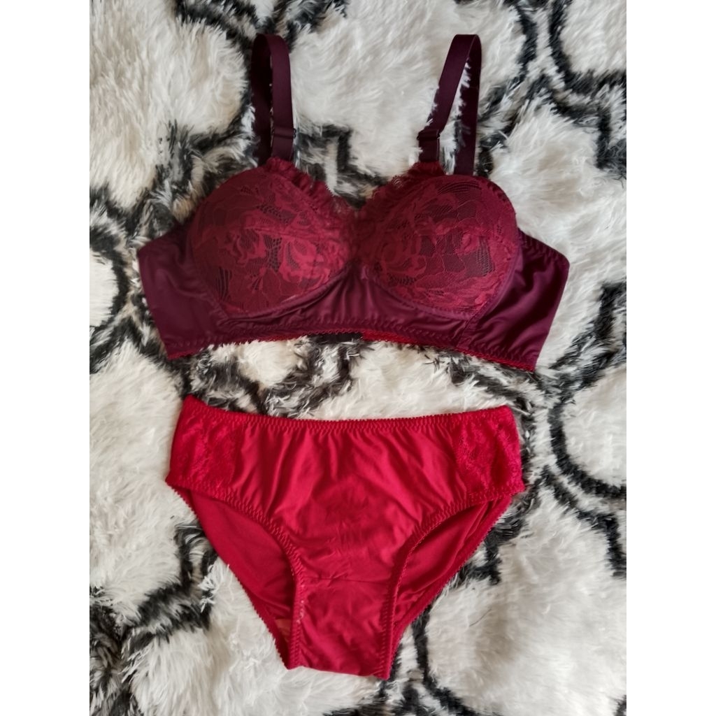 SATU SET PAKAIAN DALAM WANITA 1 CD 1 Bh, Bra Brukat Cd Renda