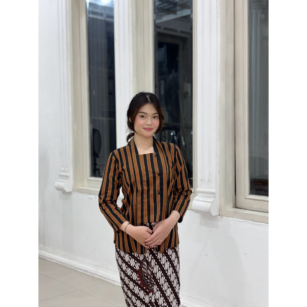 SURJAN DAN KEBAYA LURIK DEWASA