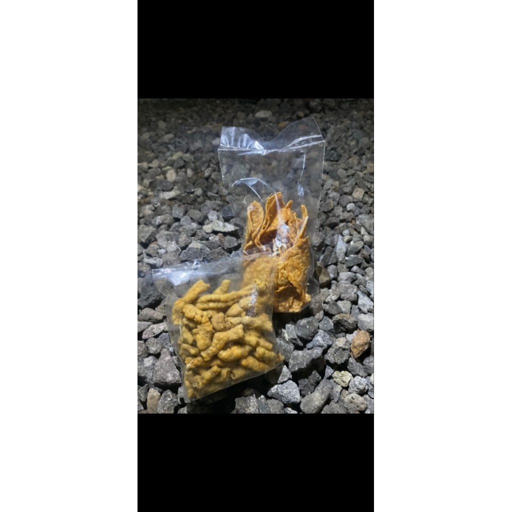 

Kripik tempe dn usus ayam kriuk