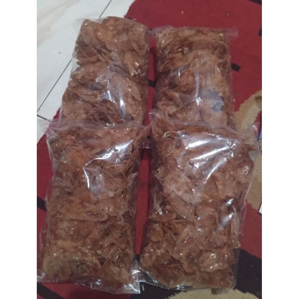 

Kerupuk terasi khas ibu lilis