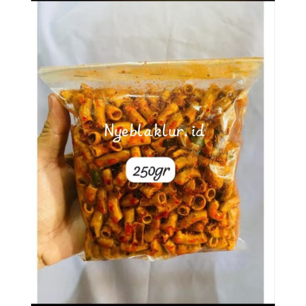 

Seblak makaroni bantat pedas daun jeruk/cemilan pedas/cemilan viral bandung kemasan 250gr.