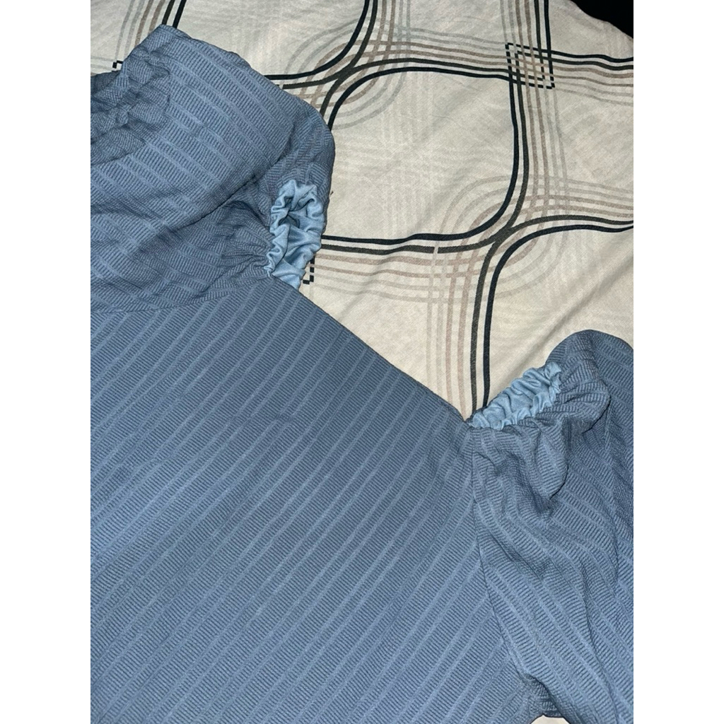 Midi Dress Biru Puff Sleeves Gaun Lengan Balon Square Neck Tekstur Garis