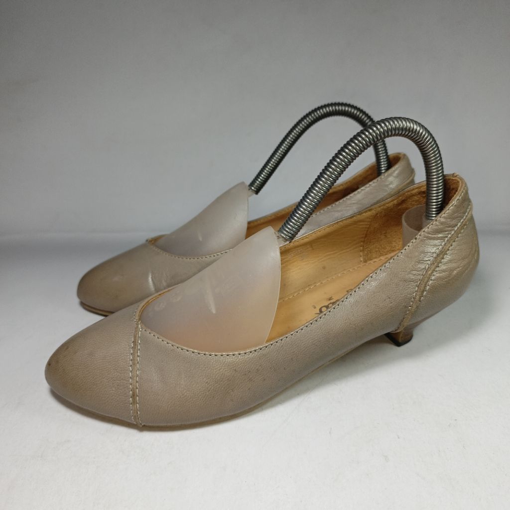 Antonio Muzzi leather heels 38 size woman shoes