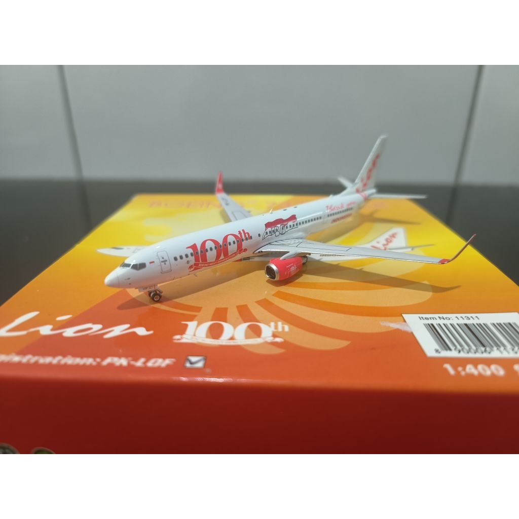 Diecast Lion Air Boeing B737-900ER LQF 100th Phoenix Models 1:400