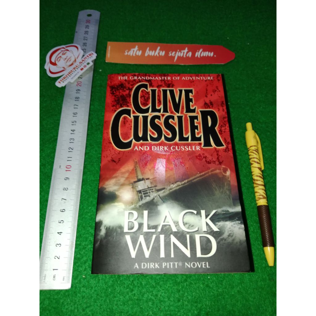 Novel Pertualangan Original : Clive Cussler and Dirk Cussler Black Wind by Dirk Pitt.