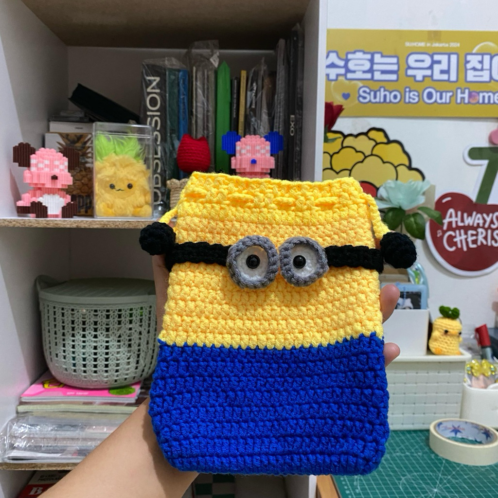 crochet pouch minion