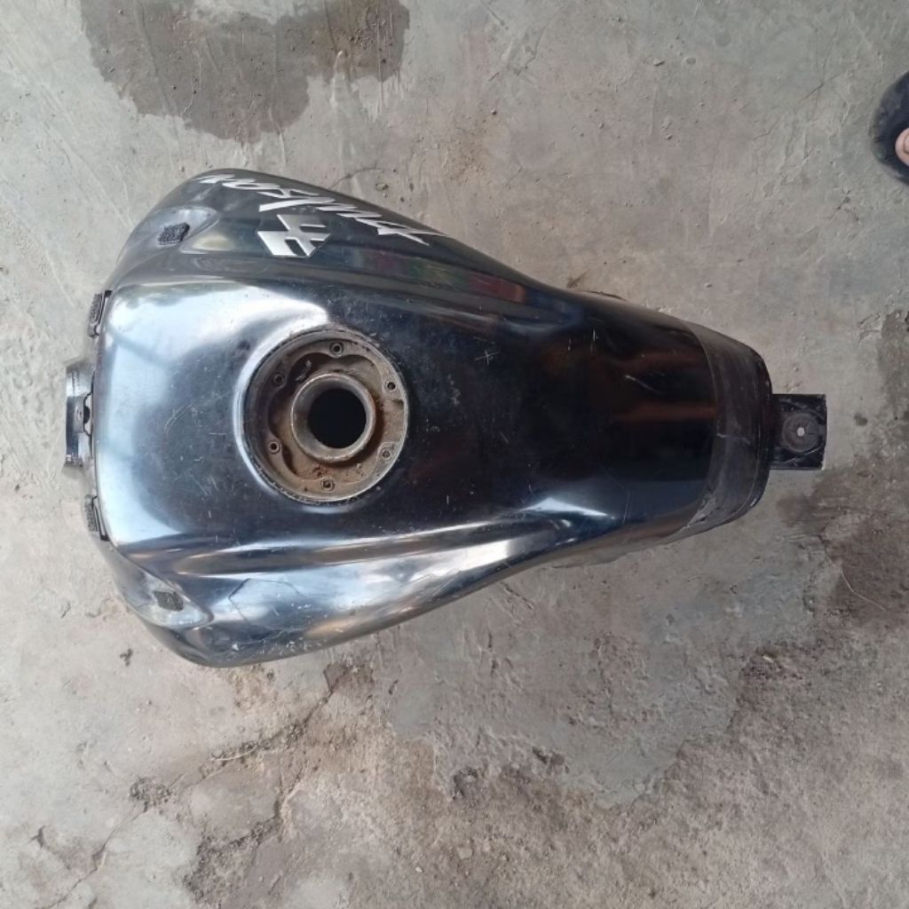 tanki tangki tengki ori original bajaj pulsar 135 LS  bajaj pulsar LS135 Minus