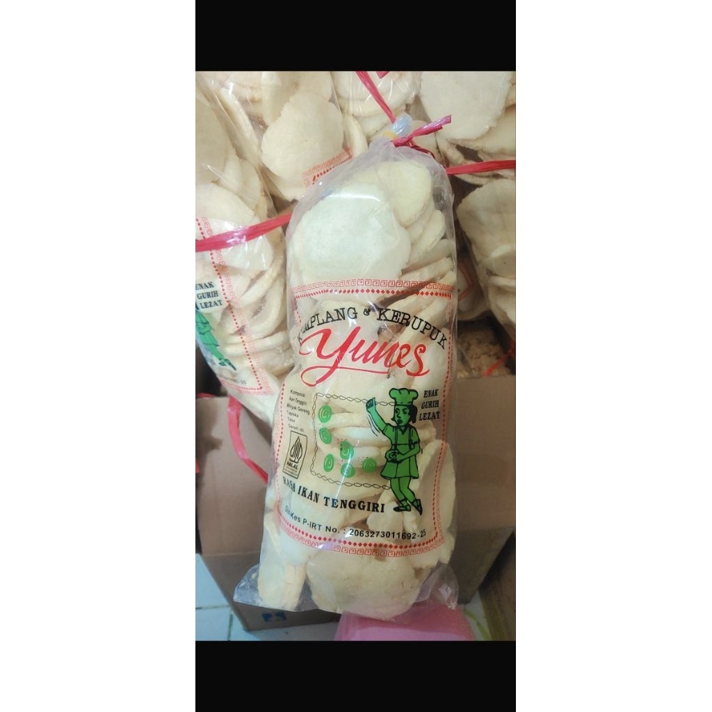 

kerupuk kemplang/kemplang yunes