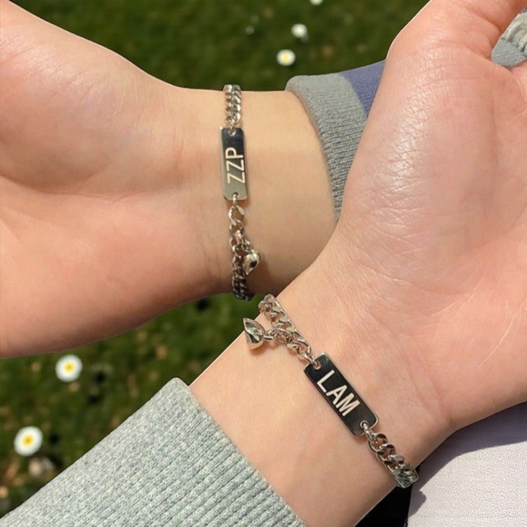 Gelang Couple Titanium Magnet Kuat Liontin Hati Menyatu Bisa Ukir Nama Anti Karat COD Garansi Resmi