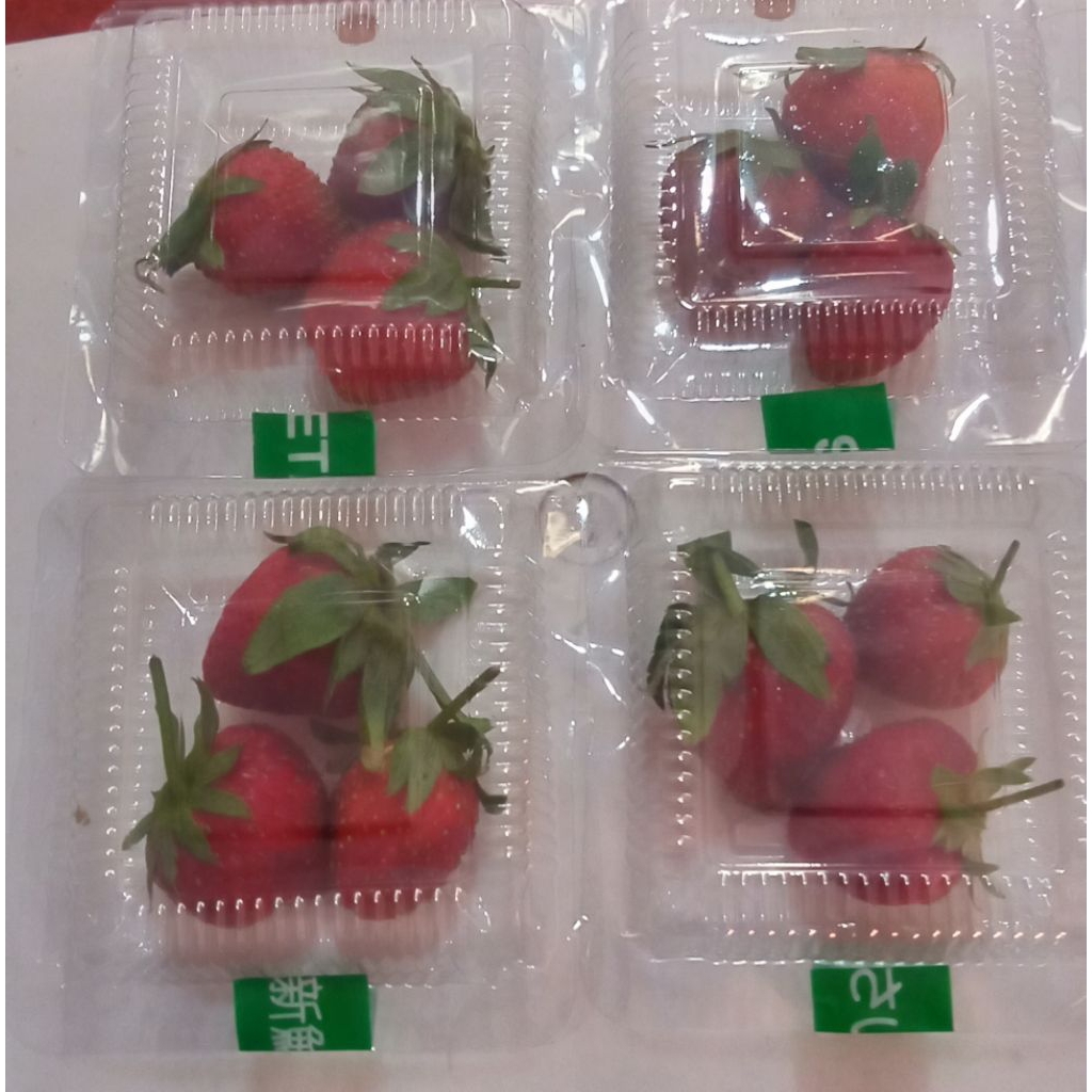 

buah strawberry merah segar