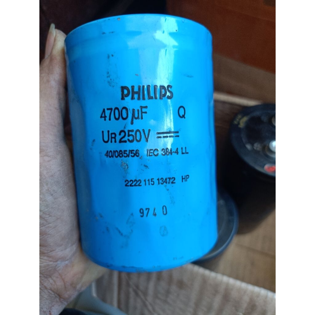 ELCO JUMBO 250V 4700UF MERK PHILIPS