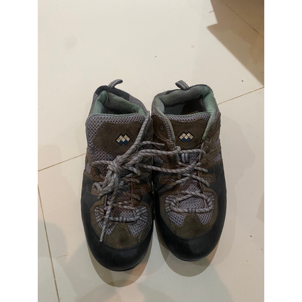 MONT-BELL SEPATU GUNUNG HIKING