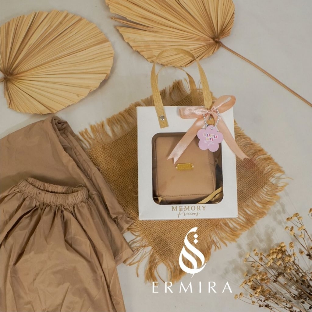 

ERMIRA - Paperbag Ekslusif Paperbag Tenteng Special Gift (Hanya Paperbag)
