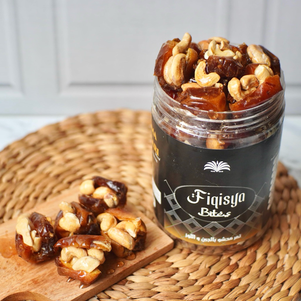 

Kurma Premium isi Kacang Mede Toping Madu (Tanpa Biji)