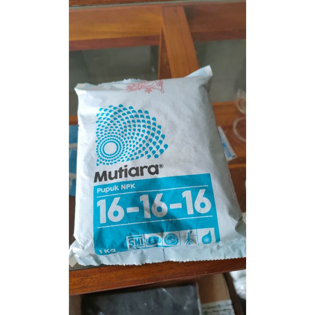 PUPUK MUTIARA NPK 16 16 16 dan NPK 15 09 20 + TE TERLARISS DI KALANGAN PETANI