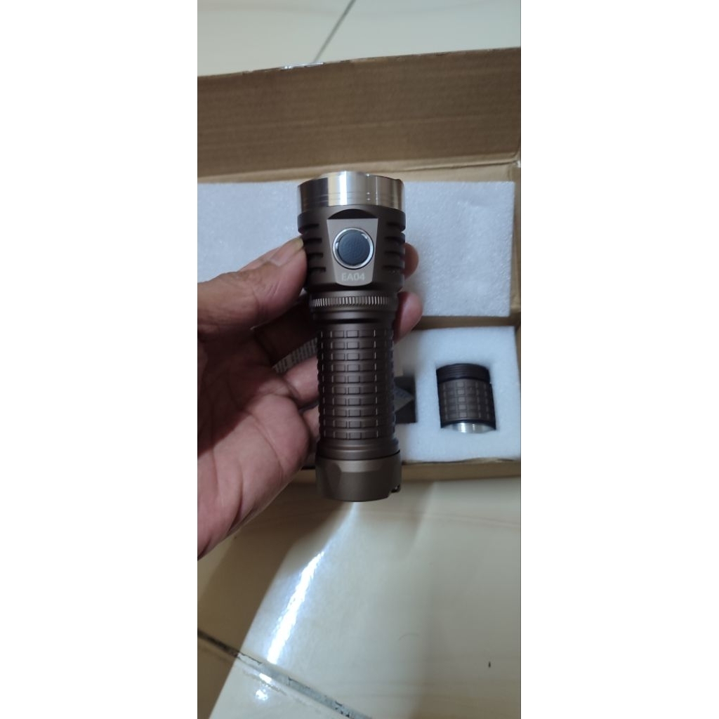 Astrolux EA04 bukan Mateminco LT40