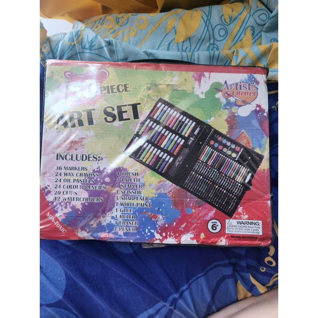 

PRELOVED 150 PIECE ART SET