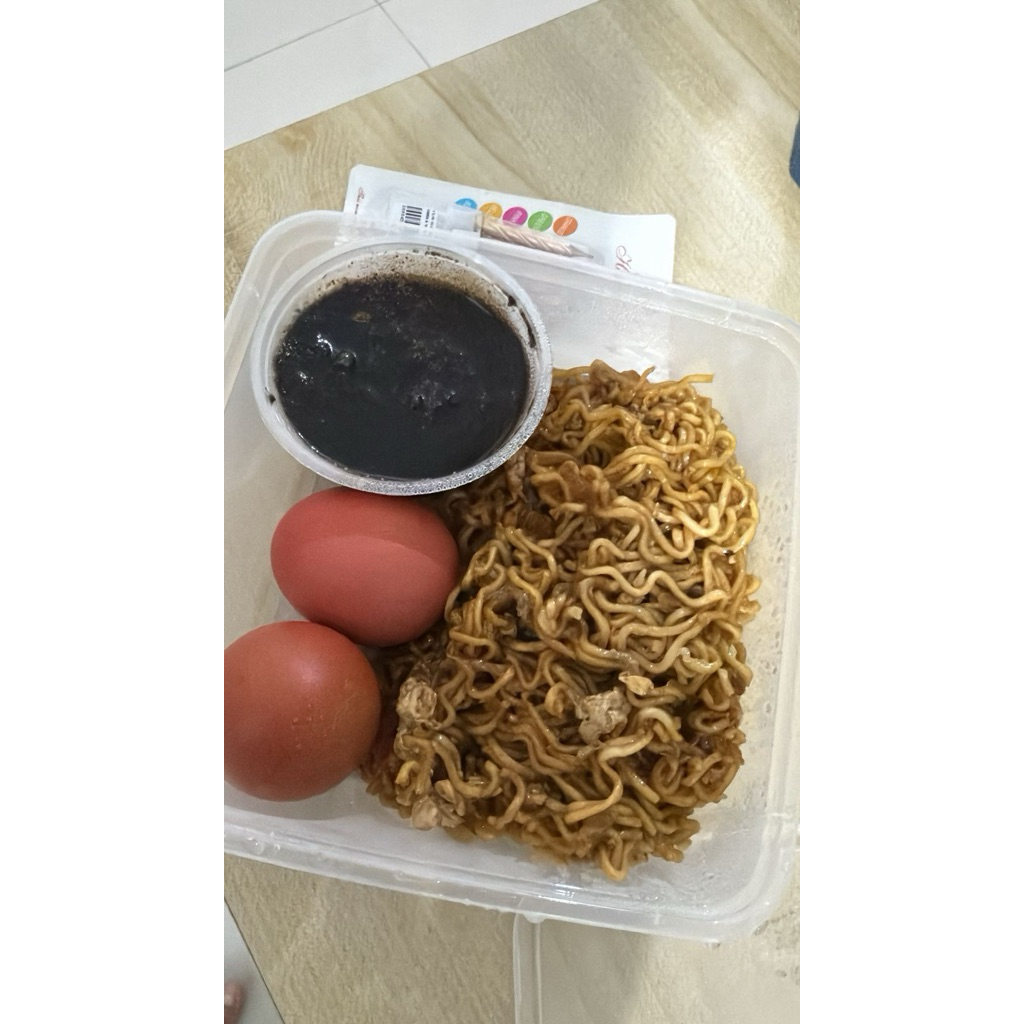 

PAKET ULTAH MIE TELUR MERAH DAN BROWNIES