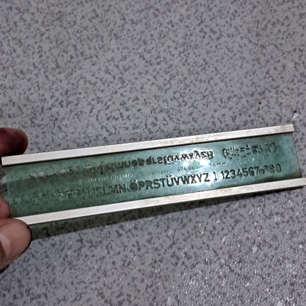 

Cetakan pola lettering guide huruf angka Staedtler Mars 574 04 14 mm buatan Jerman