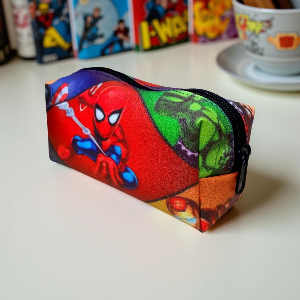 

Kotak Pensil Tahan Percikan, Tempat Pensil Motif Karakter Marvel Kode 03