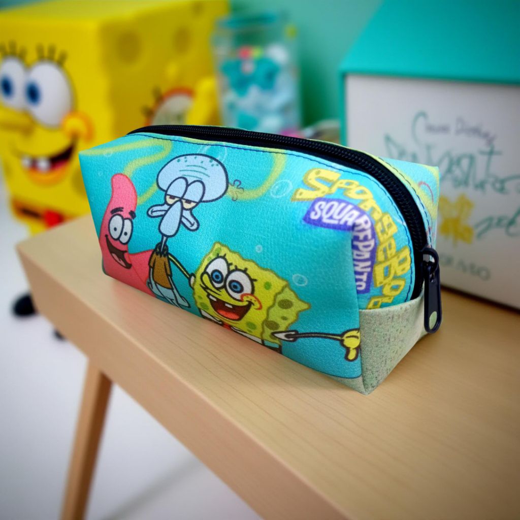 

Kotak Pensil Tahan Percikan, Tempat Pensil Motif Karakter Spongebob Kode 03