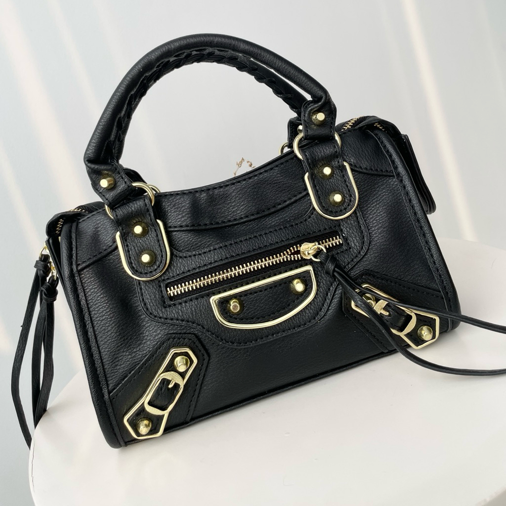 Cyra Bag by Kienka Studio