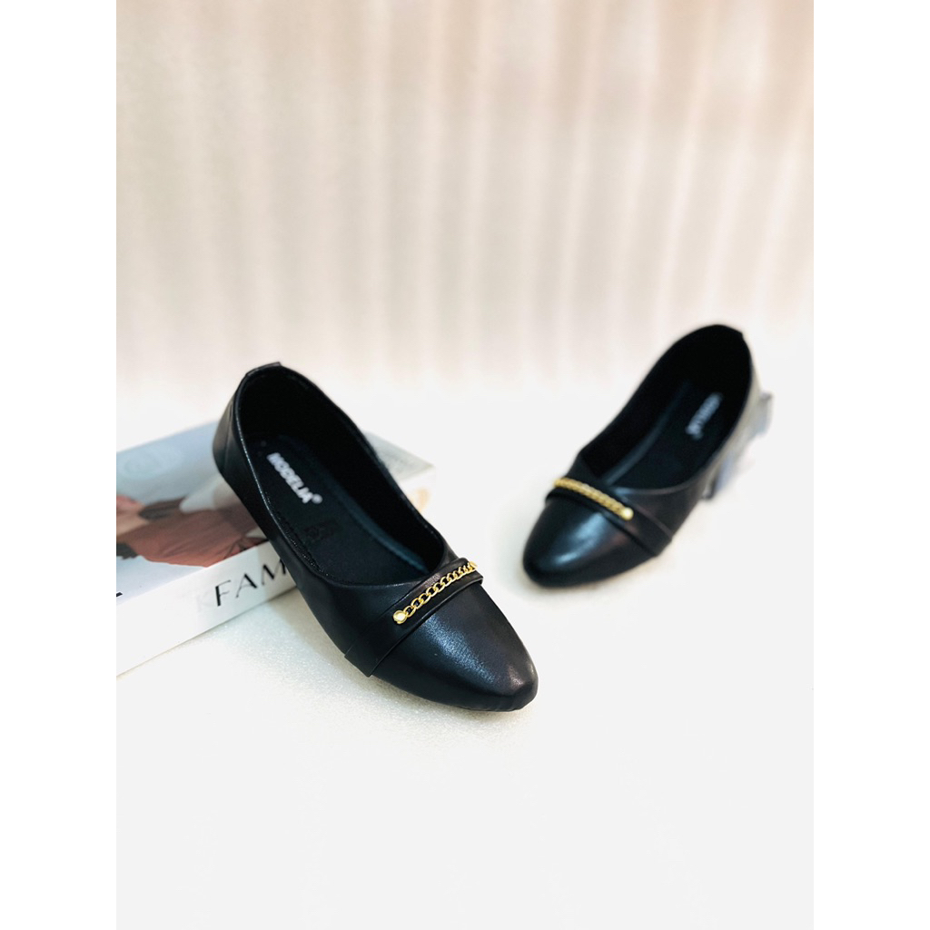 Sepatu Wanita-Balet Flat Shoes Rantai Gold Kerja Karet Hitam