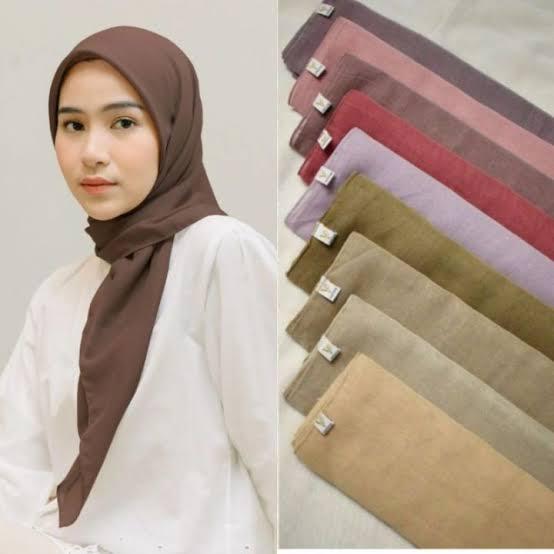 PARIS JADUL VARISHA BURGUNDY PARIS VARISHA VARISHA PARIS JADUL  HIJAB SEGIEMPAT PARIS JADUL VARISHA