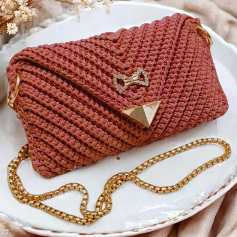 Aksesoris Tas Plat Segitiga (Baut) EMAS MUDA - Aksesoris Tas (IMPORT)