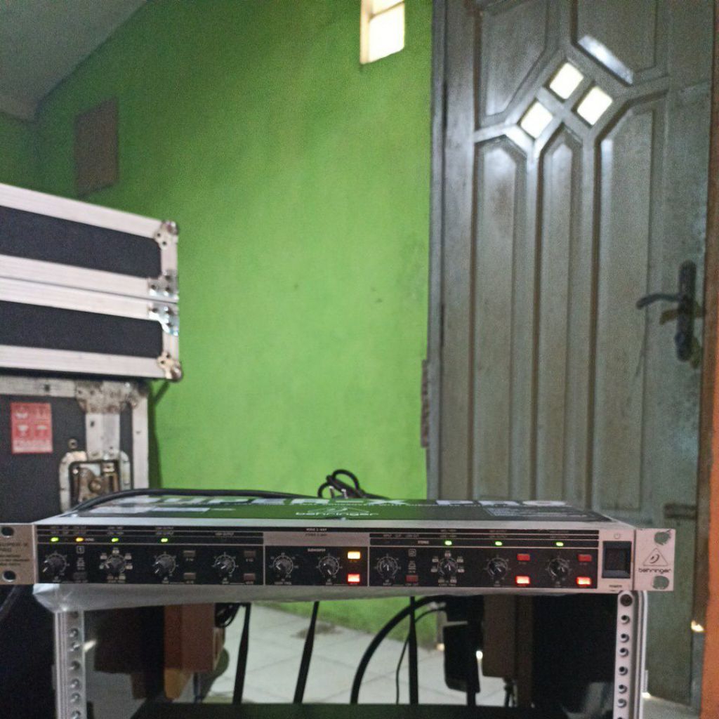 Crossover Behringer super x pro