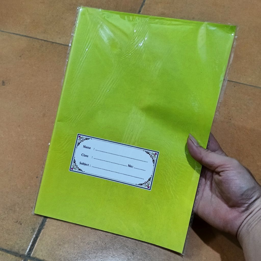 

1 Pak Sampul Buku Tulis Warna Isi 20 Lembar ( UKURAN CAMPUS BESAR)