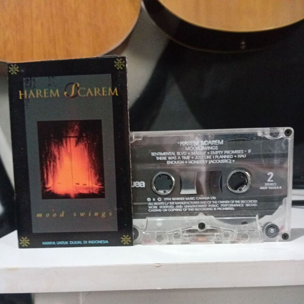 Kaset pita HAREM SCAREM (mood swings)