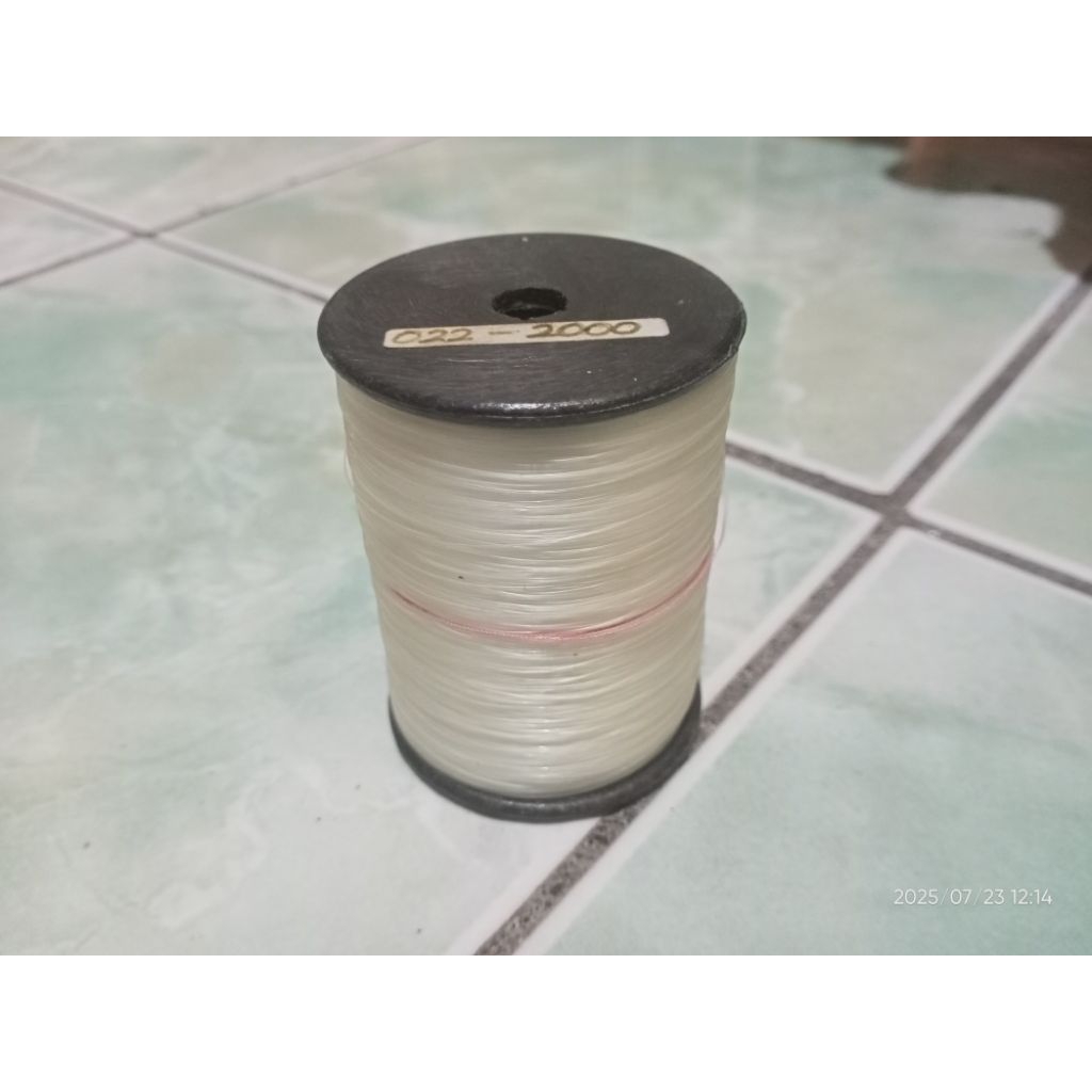 Senar Kenur Layangan Ukuran 0,22 Milimeter 2000 Yard
