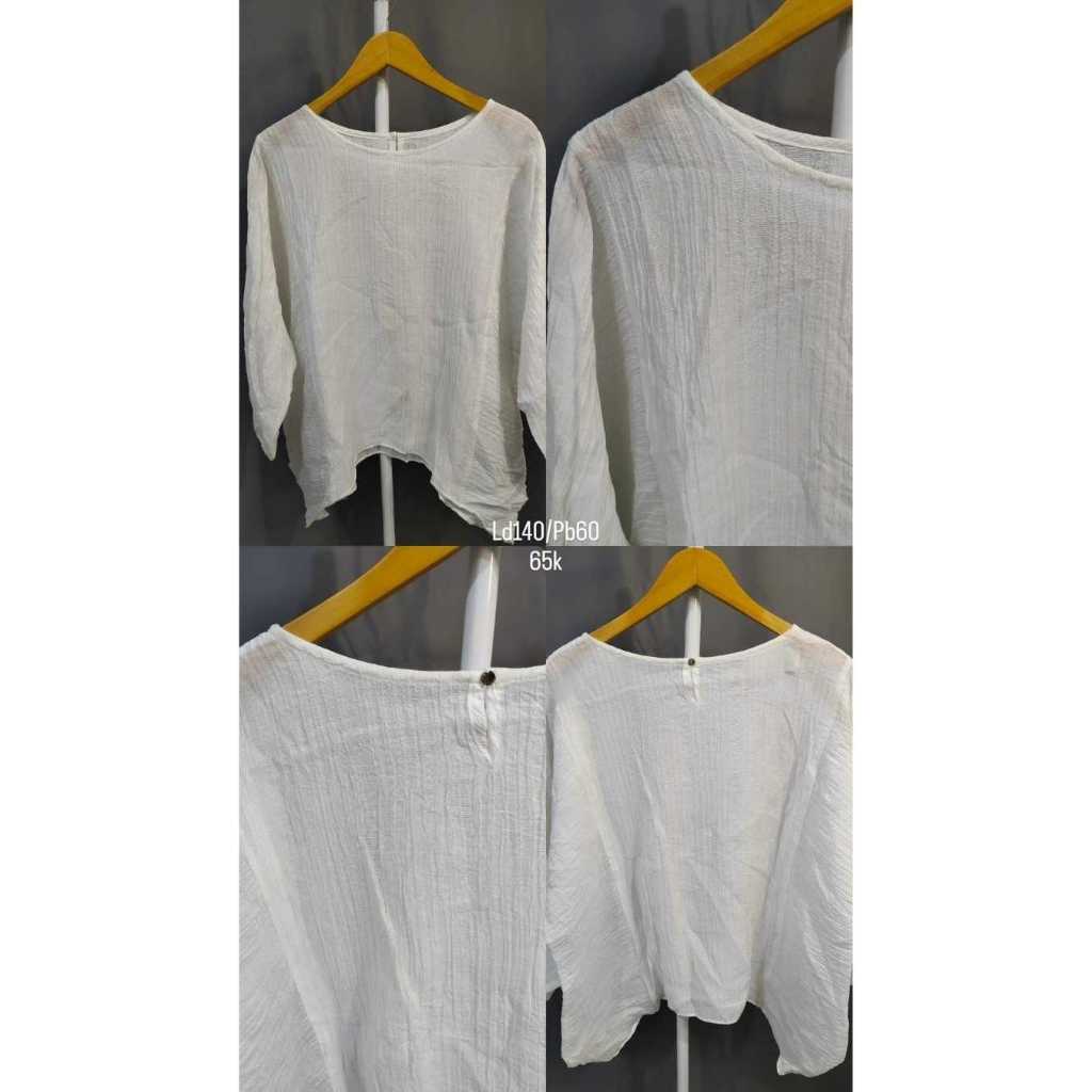 Blouse putih bahan crinkle dengan potongan longgar dan adem branded preloved premium murah