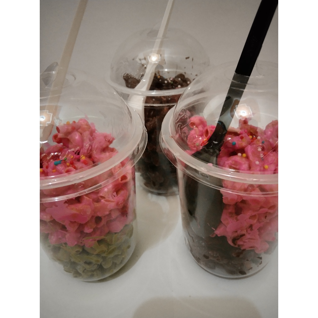 

MAKRONI KEMASAN CUP ICE UKURAN 16 OZ VARIAN RASA COKLAT, STROBERI, MATCHA, DAN ANGGUR