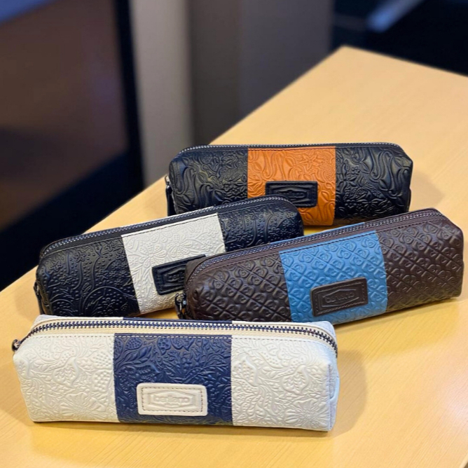 

Pencil Case I Dompet pensil kulit motif batik I Tempat pensil