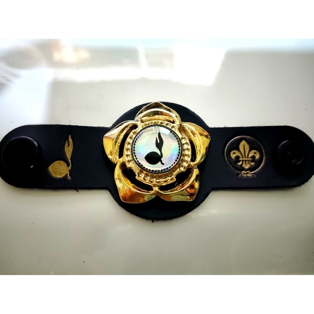 

Ring Kacu Pramuka Motif bunga emas logo hologram cantik menarik cocok dikenakan untuk semua kalangan