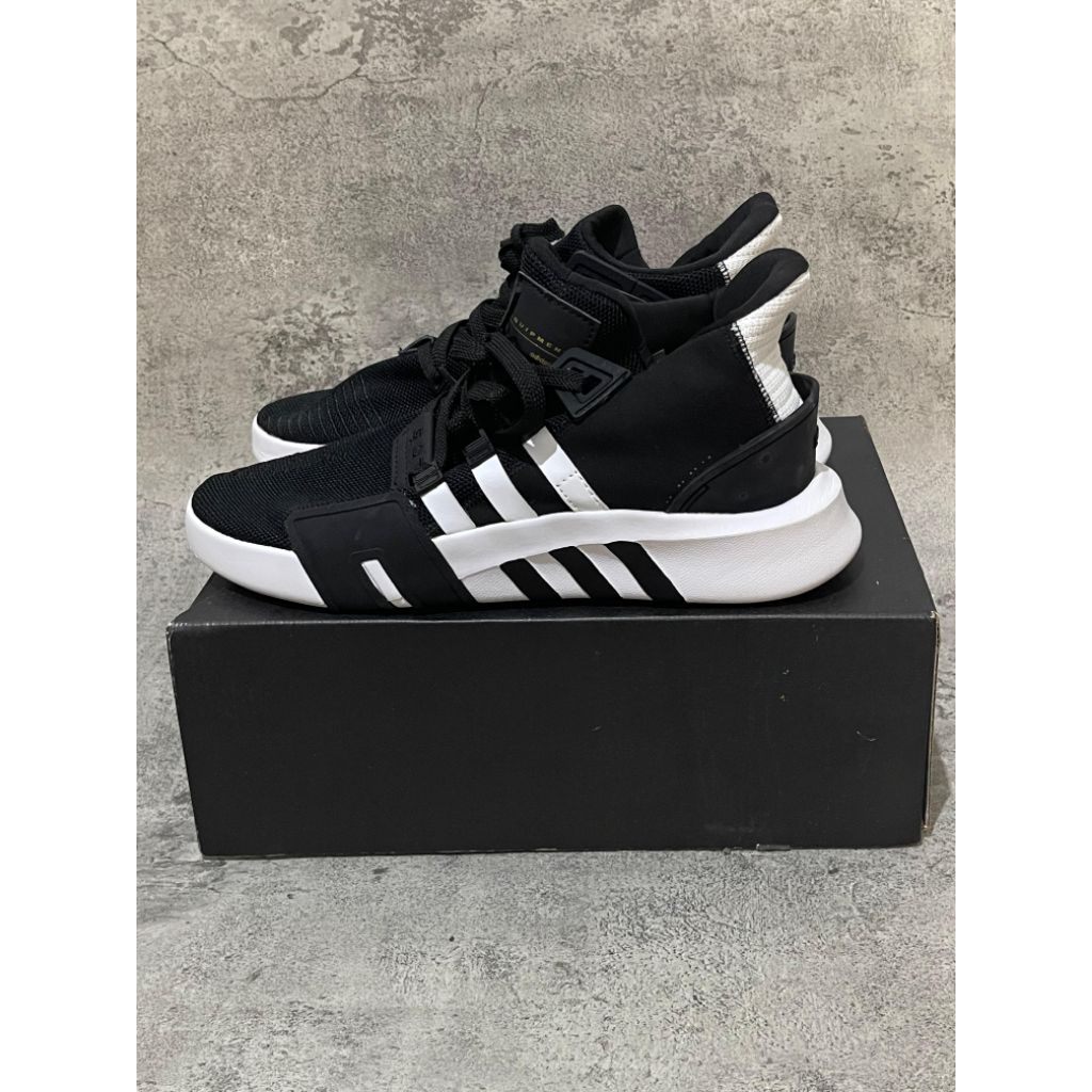 Sepatu Sneaker Pria Adidas EQT