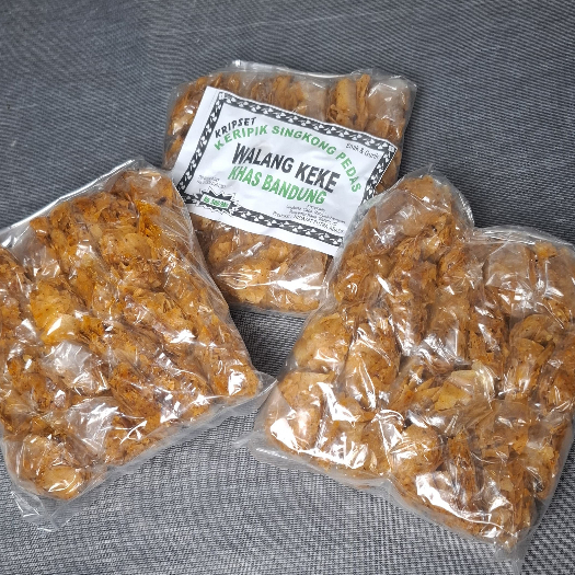 

KERIPIK SINGKONG PEDAS GURIH/1 PACK ISI 24/ JAJANAN PAKAN