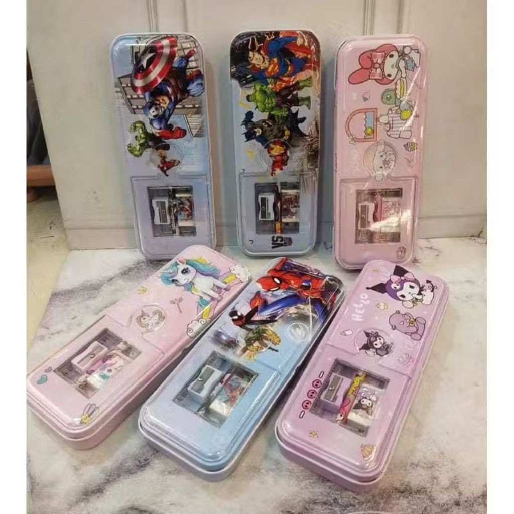 

Kotak Pensil Kaleng 2 Tingkat Karakter / Tempat Pensil Set Lengkap Kuromi Sanrio 4in1