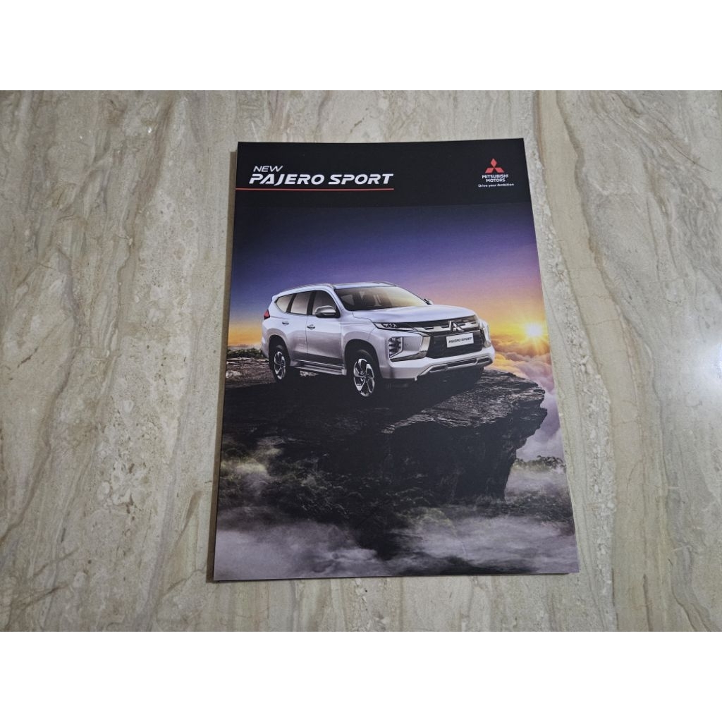 brosur katalog mobil pajero sport 2024 leaflet