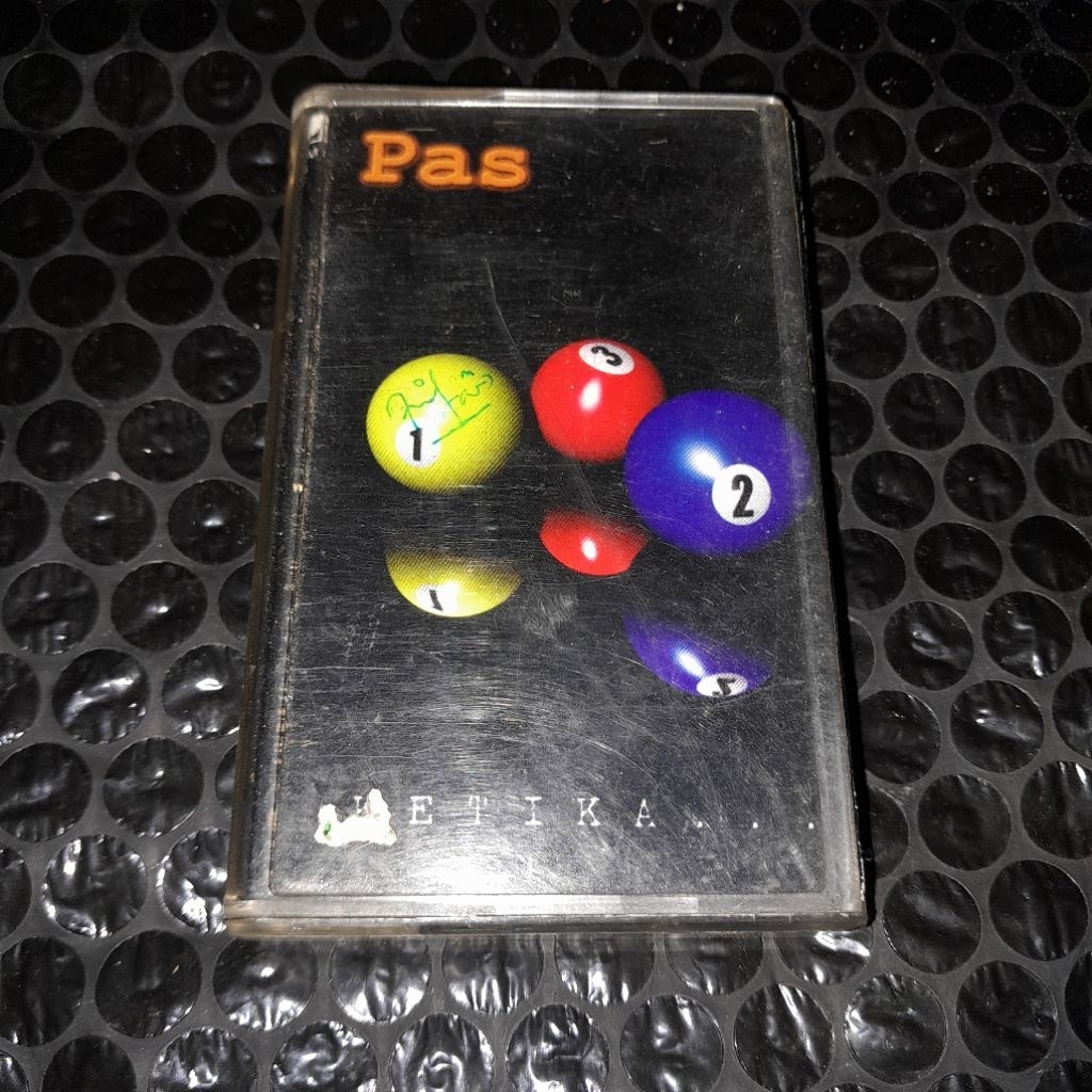 kaset pas band etika