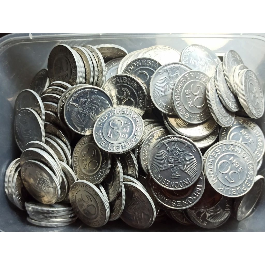 Uang kuno 50 sen garuda . Koin 50 sen