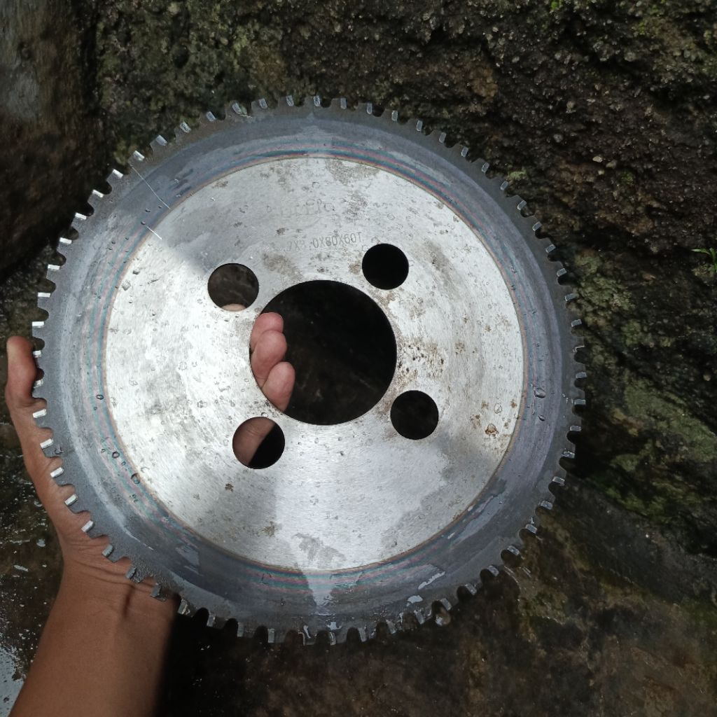 GERGAJI BESI BEKAS DIAMETER 300 T 3 MM LUBANG 5