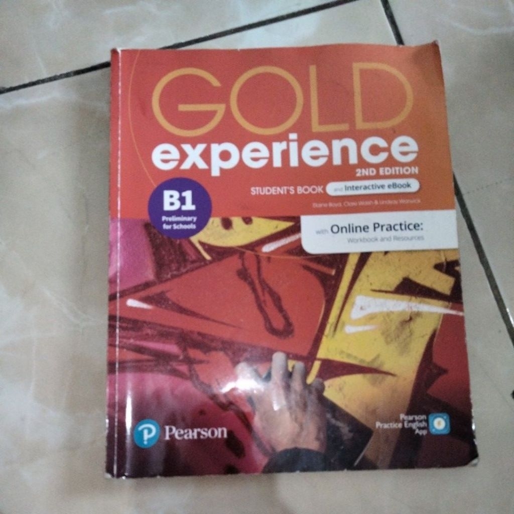 Gold experience student book (buku bekas)
