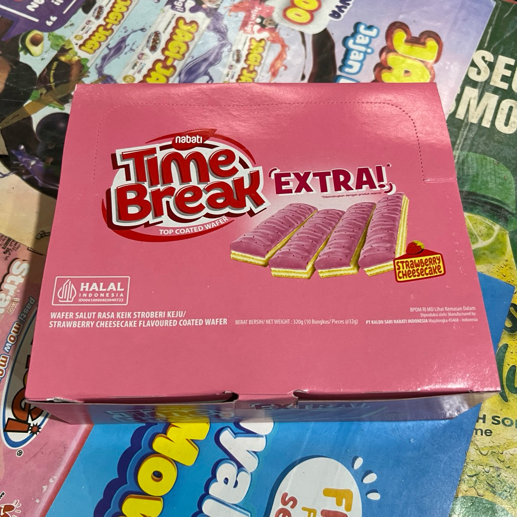 

Time Break STRAWBERRY CHEESE CAKE 1 Pak Box 10 Pcs - Wafer Stroberi Keju Cheesecake Pink